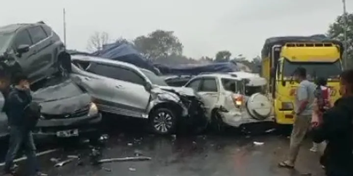 Penyebab Kecelakaan Beruntun di Tol Cipularang, Polisi: Diduga Truk Rem Blong / Foto Istimewa