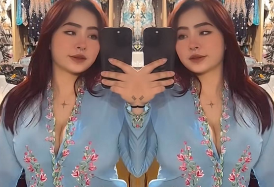 Ini Dia Video Perempuan Kebaya Biru Viral di TikTok Ini Dia Video Perempuan Kebaya Biru Viral di TikTok