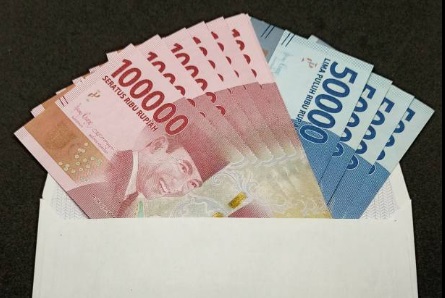 ILUSTRASI aplikasi pengahsil uang yang siap berikan gaji harian.
