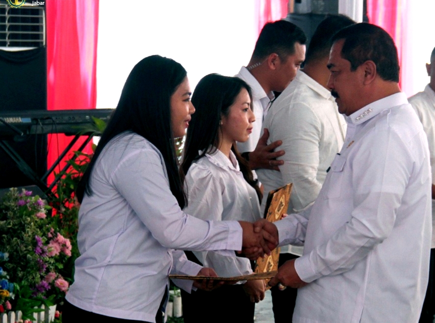 15.807 Narapidana Dapat Remisi Natal, 116 Diantaranya Bebas! Penyerahan remisi Natal 2024 kepada perwakilan warga binaan.(ist)