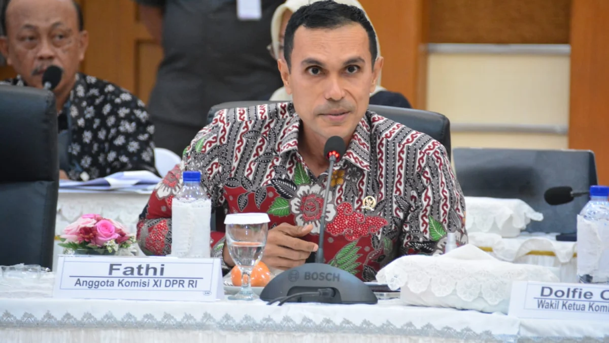 Fathi: Kenaikan UMP 2025 Sebesar 6,5 Persen Wujud Komitmen Pemerintah untuk Peningkatan Kesejahteraan Pekerja Kenaikan UMP 2025 Sebesar 6,5 Persen Wujud Komitmen Pemerintah untuk Peningkatan Kesejahteraan Pekerja