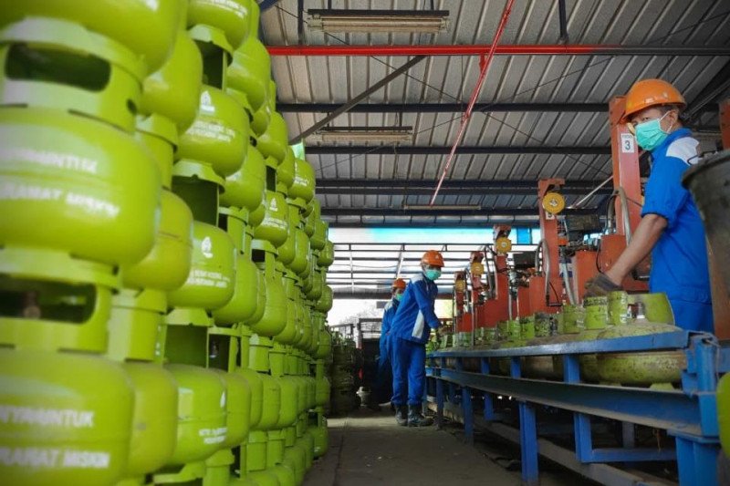 Meski Kuota Subsidi LPG 2024 Jebol, Kementerian ESDM: Tidak Ada Pembatasan! Ilustrasi: Kuota subsidi Liquified Petroleum Gas (LPG) 3 Kilogram (Kg) tidak akan dibatasi meski sudah melampaui batas. (Foto: Pertamina)