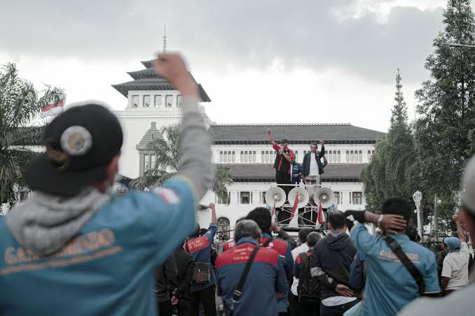 Foto ilustrasi : Pengatamat ingatkan kenaikan UMK 2025 bisa picu gelombang PHK