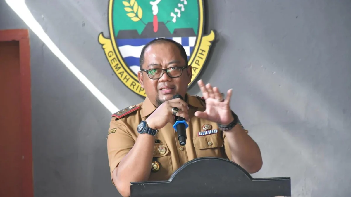 Sekretaris Daerah Kota Banjar, Soni Harison, dalam sebuah acara bersama petani di Kelurahan Banjar, Jawa Barat, Senin 22 Juli 2024. (Cecep Herdi/Jabar Ekspres).