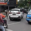 Ilustrasi: Detik-detik pengemudi mobil Terios sempat dikejar oleh aparat dan warga usai tabrak lari di Jalan Siliwangi, Kota Bogor, Selasa (24/12). (Yudha Prananda / Tangkapan Layar)