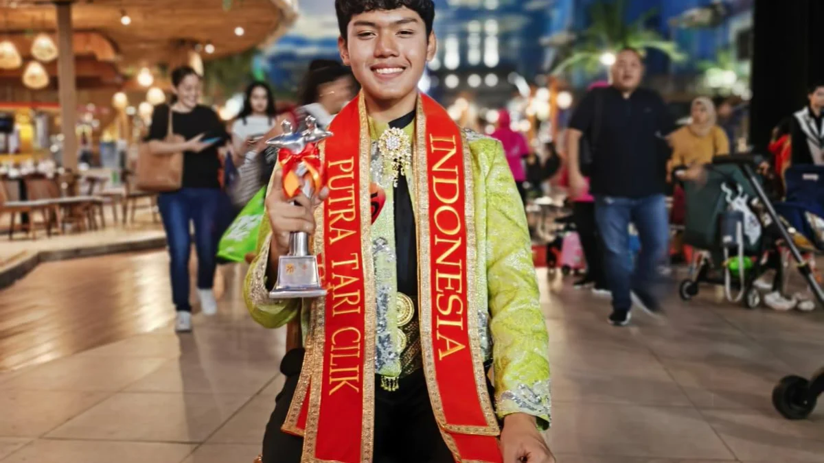 Sanggar Tari Mutiara Cimahi Kembali Cetak Prestasi, Athalariq Boyong Juara 1 PPTCI 2024 Athalariq Defanida Mochtar (14) Siswa SMP Plus Nurul Aulia Cimahi dan Member Sanggar Tari Mutiara Cimahi Berhasil Sabet Gelar Juara 1 Putra Tari Cilik di Ajang PPTCI (ist)