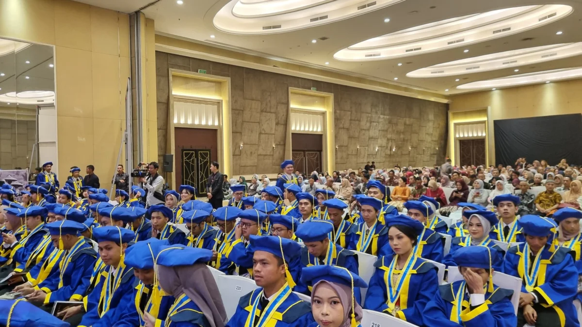 Gelar Wisuda 2024, Lulusan Terbaik UTB Siap Tembus Dunia Industri dan Teknologi