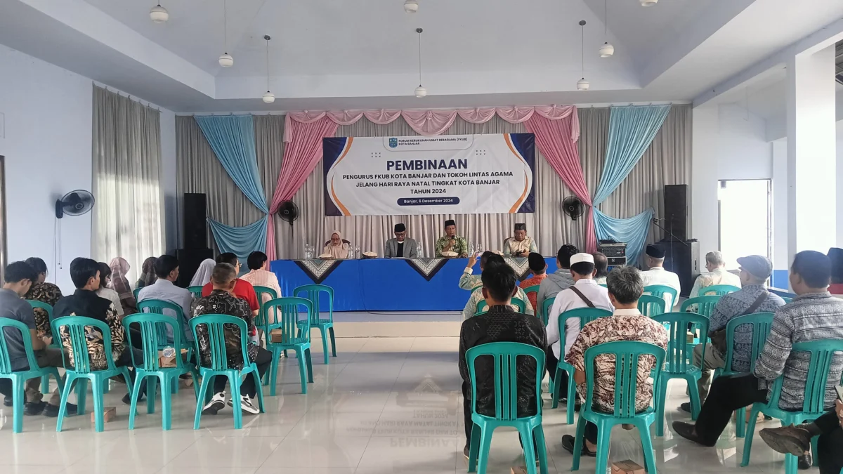 FKUB Kota Banjar Gelar Pembinaan Jelang Natal Tahun 2024 FKUB Kota Banjar gelar pembinaan kepada pengurus dan tokoh lintas agama jelang Natal tahun 2024, di salah satu aula rumah makan di Kota Banjar, Jumat 6 Desember 2024. (Cecep Herdi/Jabar Ekspres)