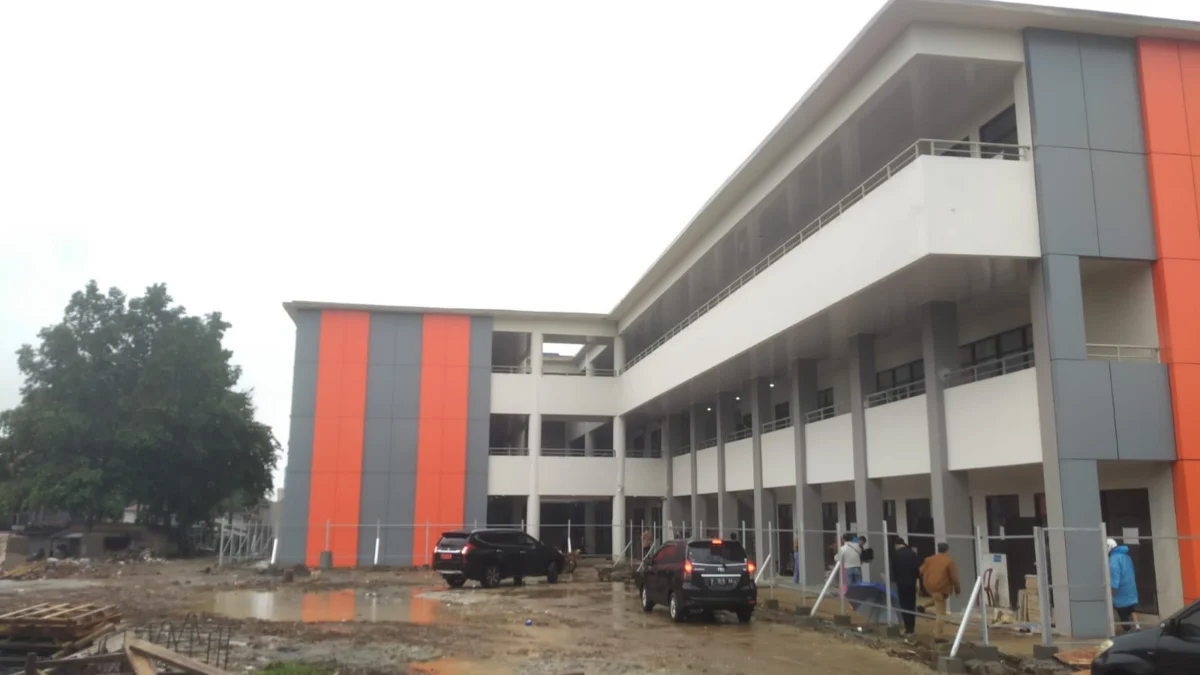 Pemkot Bogor Pastikan Pembangunan Gedung Sekolah Baru Beropasi di Tahun Depan Progres pembangunan di sekolah satu atap SDN Cimahpar 3 dan SMPN 23 Kota Bogor. (Yudha Prananda / Jabar Ekspres)