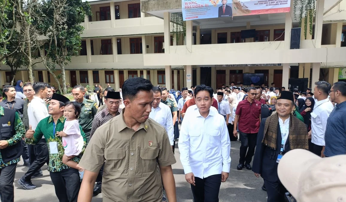 Wapres Gibran Rakabuming Raka saat mengunjungi Muhammadiyah Boarding Scholl. (Foto: Sandika Fadilah / Jabar Ekspres)