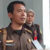 Kasi Pidsus Kejaksaan Negeri Ciamis, Herry Triyadi saat diwawancara awak media belum lama ini. (Cecep Herdi/Jabar Ekspres)