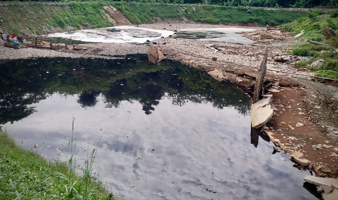 Pengolahan Limbah Sampah TPA Sarimukti Buruk, Sebabkan Anak Sungai Tercemar Air Lindi Kolam stabilisasi pengolahan air lindi dari pengolahan air limbah sampah TPA Sarimukti, Kecamatan Cipatat, Bandung Barat. Dok Jabar Ekspres