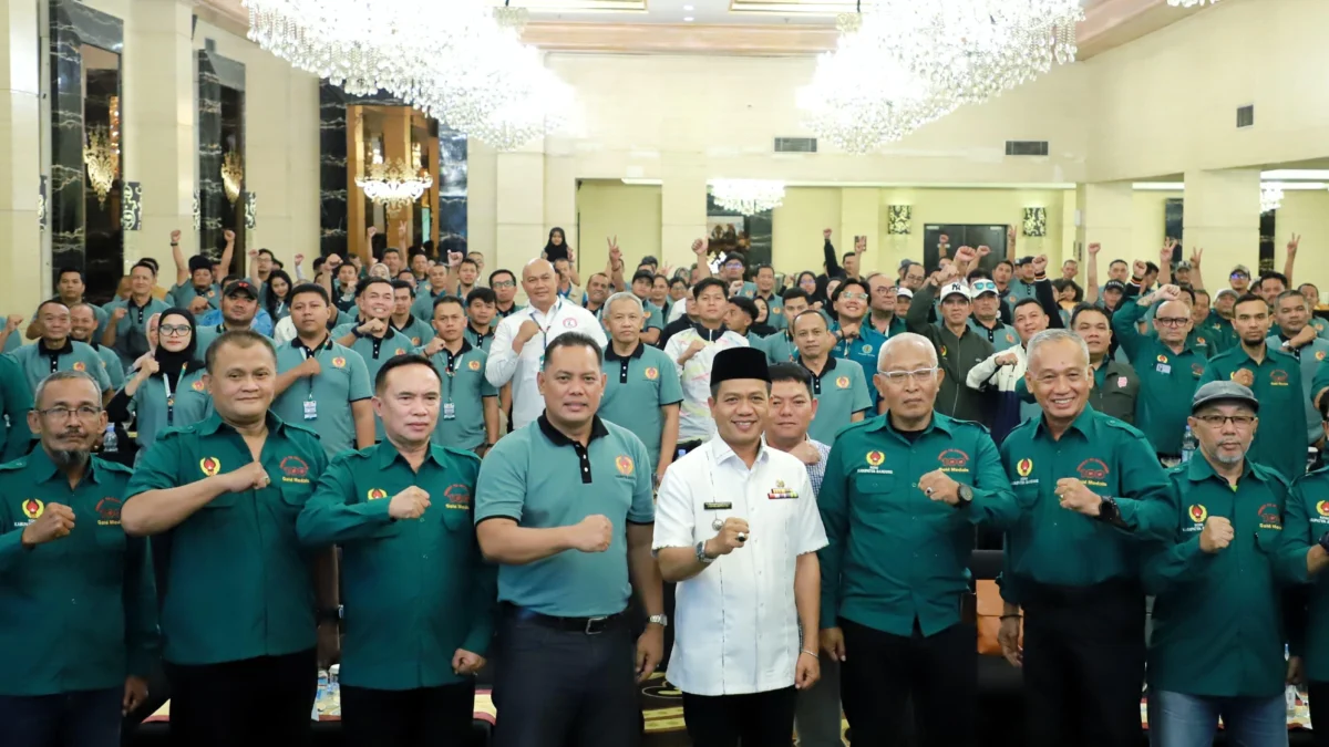 Bupati Bandung Dadang Supriatna berfoto bersama jajaran KONI Kabupaten Bandung beberapa waktu. Foto Istimewa