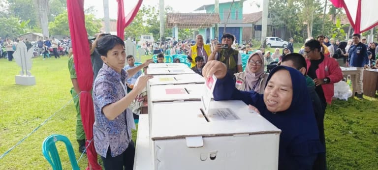 11 Daerah di Jabar Ini Resmi Ajukan Gugatan Hasil Pilkada 2024 ke MK Ist. Proses pemungutan suara pada pemilu 2024. Dok Jabar Ekspres.