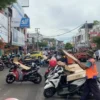Dishub Banjar Kebut Capaian Target PAD Parkir Juru parkir di Jalan Letjen Soewarto Kota Banjar, Jawa Barat. (Cecep Herdi/Jabar Ekspres)