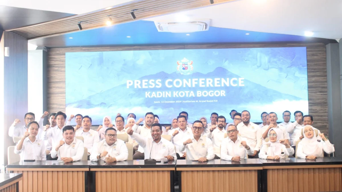 Tepis Isu Kepengurusan Bodong, Pj Ketua Kadin Kota Bogor Tancap Gas Susun Program Jajaran Kadin Kota Bogor usai menggelar rapat, Senin (16/12). (Yudha Prananda / Jabar Ekspres)