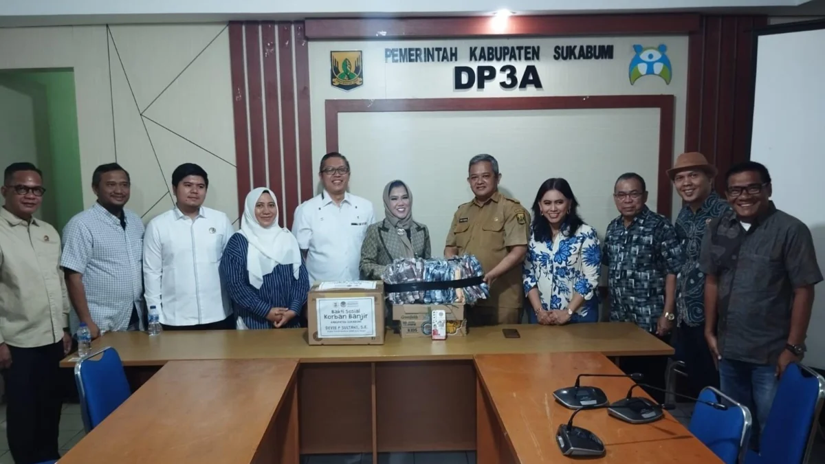 Pansus Pemberdayaan dan Perlindungan Perempuan DPRD Kota Bogor Salurkan Bantuan untuk Korban Bencana Sukabumi Jajaran Tim Pansus DPRD Kota Bogor saat menyambangi Pemkab Sukabumi untuk menyalurkan bantuan bencana, Selasa (17/12).(Yudha Prananda / Istimewa)