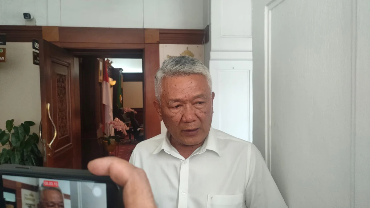 Dok. Kepala DBMPR Jabar, Bambang Tirtoyuliono. Selasa (17/12). Foto. Sandi Nugraha.