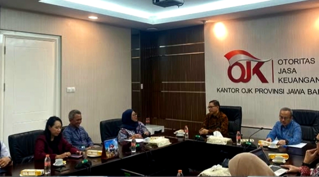 BPR Hasil Merger Terima Ijin Usaha OJK Penyerahan Ijin Usaha dari OJK untuk BPR hasil merger