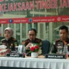 Dok. Kajati Jabar, Katarina Endang Sarwestri (tengah) saat sampaikan capaian akhir tahun. Selasa (24/12). Foto. Sandi Nugraha.