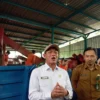 Menteri Lingkungan Hidup, Hanif Faisol saat melakukan kunjungan kerja ke TPST Babakan Siliwangi, Kota Bandung, Selasa (24/12). (Nizar/Jabar Ekspres).