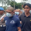 Kepolisian Resor Kota (Polresta) Bandung berhasil menangkap tiga pelaku penganiayaan terhadap pengendara Ojek Online (Ojol) yang terjadi di Jalan Pandan Wangi, Desa Cinunuk, Kecamatan Cileunyi, Kabupaten Bandung pada Minggu (22/12) malam. Foto Agi