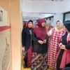 Ina Wiyandini, pendiri Ina Cookies, Amanda Soemandi Bey Machmudin, istri Penjabat Gubernur Jawa Barat, dan Siti Muntamah, Anggota DPRD Jawa Barat.
