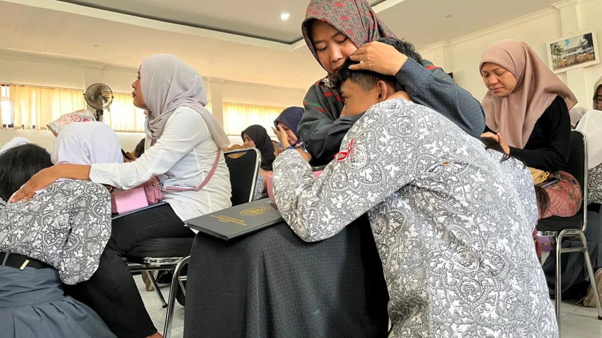 Tangis Haru Warnai Parenting Polres Cimahi dalam Memperingati Hari Ibu di SMAN 3 Cimahi (mong)