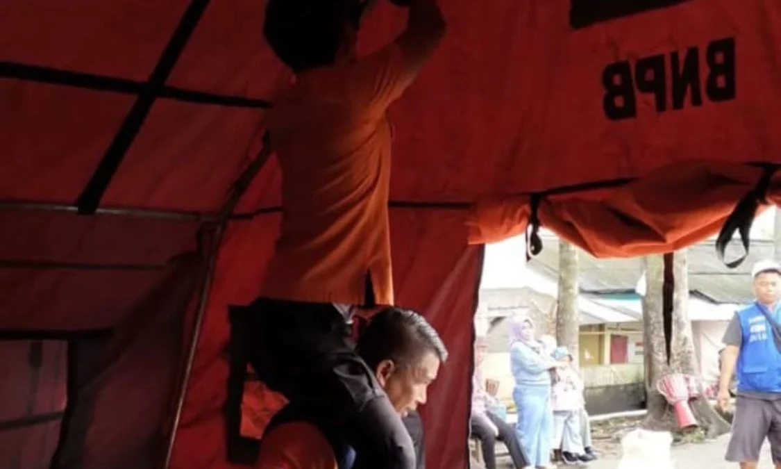 BPBD DKI Jakarta Salurkan 2.000 Paket Bantuan untuk Korban Banjir yang MengungsI