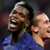 Pesepak bola Prancis Antoine Griezmann (kanan) dan Paul Pogba. (foto/ANTARA)