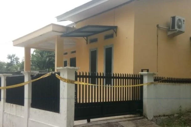 Sedang Hamil, Istri di Bengkalis Dibunuh Suami, Ternyata ini Alasannya TKP pembunuhan di Bengkalis sudah diberi garis Polisi.