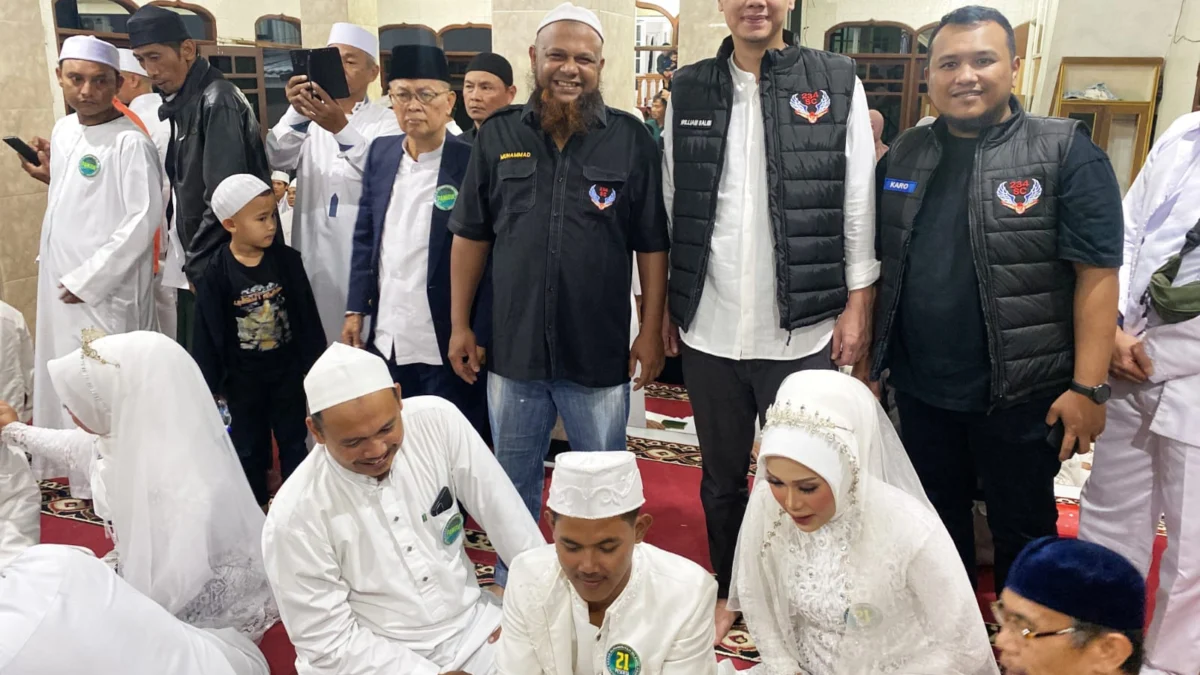 Komunitas 234 SC saat melaksanakan Peringatan Isra Mi'raj Nabi Muhammad SAW sekaligus nikah massal gratis di wilayah Desa Cipayung Girang, Kecamatan Megamendung, Kabupaten Bogor, Jawa Barat.