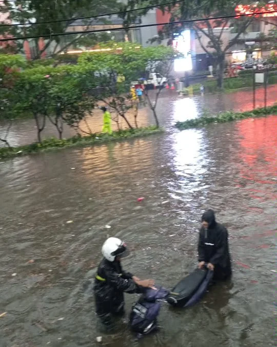 Hujan Deras Guyur Kota Bandung, Jalan Dr. Djunjunan Pasteur Terendam Banjir / Istimewa