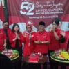 Rayakan HUT ke-52, PDI Perjuangan Jabar Potong Tumpeng dan Berikan Santunan DPD PDI Perjuangan Jabar merayakan hari ulang tahun (HUT) ke-52 dengan pemotongan tumpeng di Sekretariat DPD PDI Perjuangan Jabar, Jalan Pelajar Pejuang 45 No 1, Kota Bandung, Jumat, 10 Januari 2025.