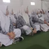 Ratusan siswa SMA Darul Hikam Kota Bandung tampak fokus dan antusias menyimak tausiah dalam peringatan Isra Mikraj 1446 Hijriah di Aula SMA Darul Hikam, Jalan Jakarta, Kebonwaru, Kota Bandung, Juma, 24 Januari 2025.