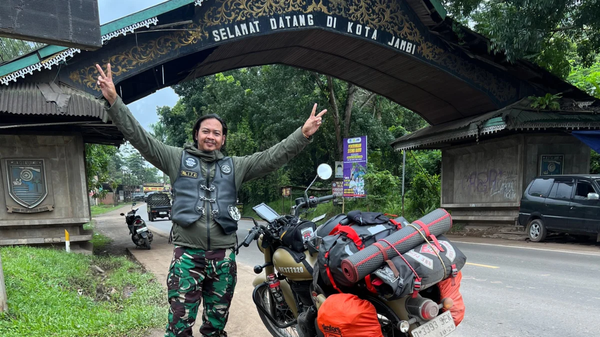 Refdian Pasca, seorang biker dari komunitas Reborn Indonesia, berhasil melakukan perjalanan solo dari Bandung ke Sabang, Aceh, yang dimulai pada 14 Januari 2025 pukul 21.00 WIB.
