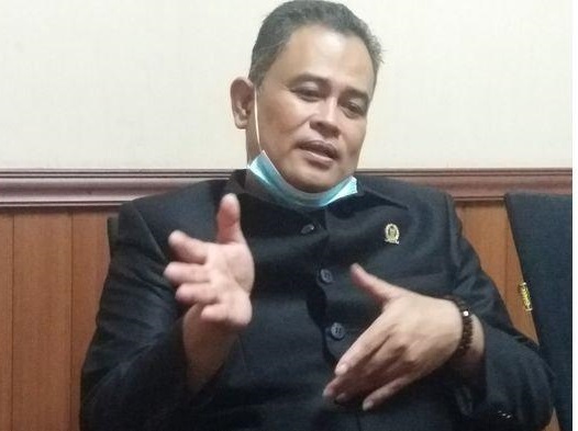 Pemkot Belum Terima Juknis Program Makan Bergizi Gratis, Begini Komentar Legislator DPRD Kota Bandung! Anggota Komisi IV DPRD Kota Bandung, Heri Hermawan saat memberikan komentar mengenai program Makan Bergizi Gratis di Gedung DPRD Kota Bandung, Senin, 6 Januari 2025.