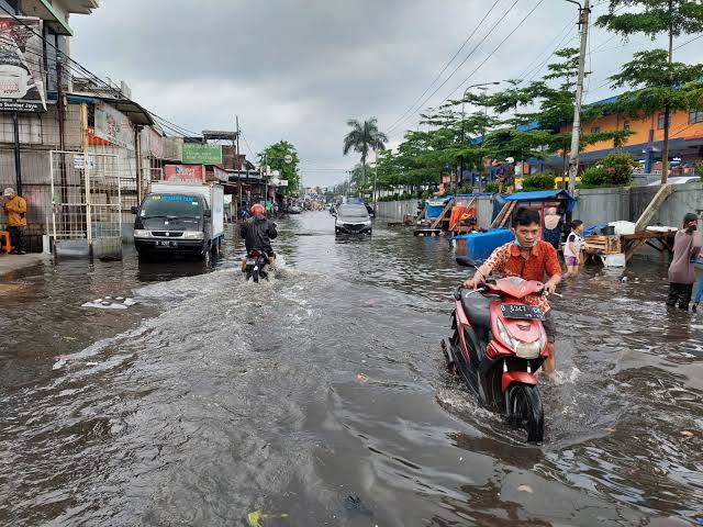 Kolam Retensi Pasirkaliki Belum Optimal Tangani Banjir Cimahi Masalah Banjir di Cimahi Masih Belum Tertangani Maksimal Meski Kolam retensi Pasirkaliki Telah Beroperasi (Dok. Jabar ekspres)