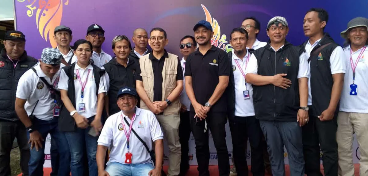 Hadiri Puncak Fest, Menbud RI Minta Tahun Depan Lebih Meriah dan Banyak Penampilan Budaya Menteri Kebudayaan Republik Indonesia (Menbud RI) Fadli Zon bersama Wamendbud Giring hadiri acara Puncak Fest 2024 di Hotel Mars, Megamendung, Kabupaten Bogor pada Selasa (31/12). (Foto/Sandika Fadilah)