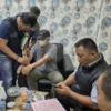 Seorang DPO Korupsi Kejati Bangka Belitung Iwan Rinaldi alias Rudi Aditya Yahya berhasil diamankan Kejari Kota Bogor. (Yudha Prananda / Jabar Ekspres)