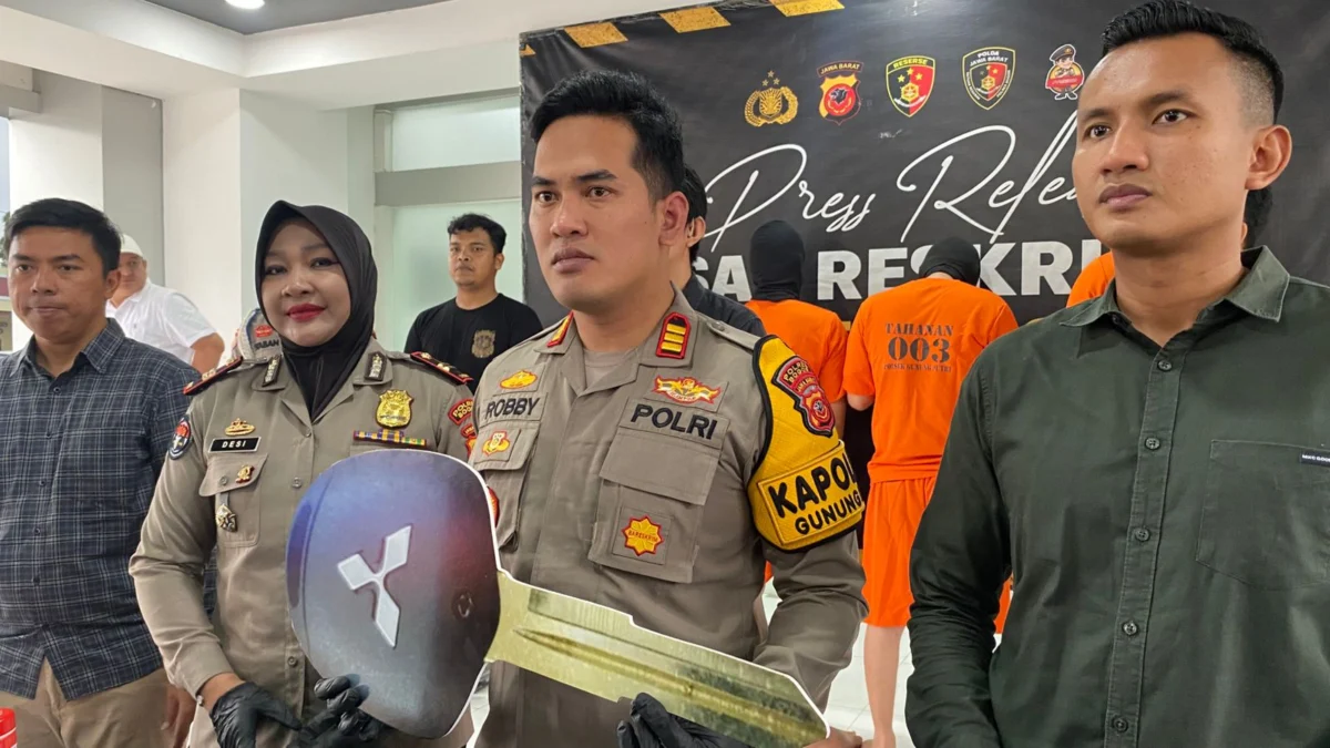 Kapolsek Gunung Putri, AKP Aulia Robby setelah konferensi pers di Polres Bogor, Jumat (17/1). Regi / Jabar Ekspres