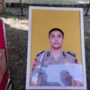 Anggota Brimob yang Gugur di Papua Dimakamkan di TPU Polri Cikeas Suasana pemakaman Brigadir (anumerta) Iqbal Anwar Arif di Taman Makam Bahagia Polri Cikeas, Kabupaten Bogor, pada Minggu (19/1).