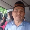 Paman dari Brigadir (anumatera) Iqbal Anwar Arif, Jaddah Harahap, ketika memberikan keterangan kepada awak media di Taman Makam Bahagia Polri Cikeas, Kabupaten Bogor, pada Minggu (19/1).