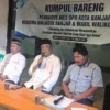 Wali Kota Banjar terpilih, H Sudarsono (tengah), bersama para pengurus Masyarakat Ekonomi Syariah (MES) berdialog untuk program kepala daerah lima tahun kedepan, Minggu 19 Januari 2025. (Cecep Herdi/Jabar Ekspres)