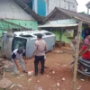 Situasi Tempat Kejadian Perkara (TKP) mobil tersungkur di Desa Cimanggu I, Cibungbulang, Kabupaten Bogor. Dok. Polres Bogor