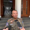 Kepala Satpol PP Kota Bandung, Rasdian (Sadam Husen / Jabar Ekspres)
