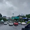 Situasi arus satu arah (one way) menuju Puncak dari Jakarta cukup lenggang meski hujan, pada Selasa (28/1) pagi. Foto : Regi