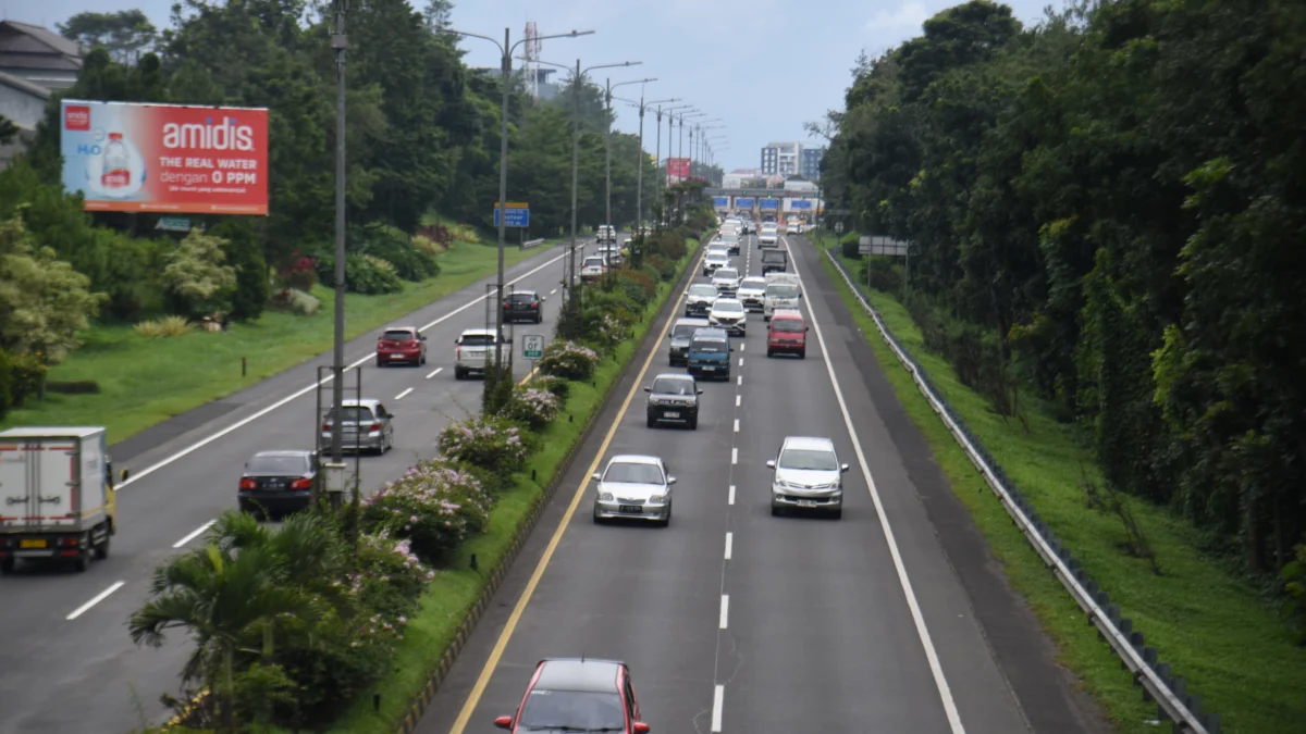 Situasi lalu lintas di jalan tol Pasteur, Kota Bandung, Rabu (29/1). Foto: Dimas Rachmatsyah / Jabar Ekspres