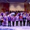Owner Sasongko Logam (Seller PaDi UMKM) Uun Sismiyardi (Paling Kiri), Kadiv Pengadaan & Logistik Nursapto Edi Prabowo (Kedua dari Kiri), VP Pengadaan EPC dan Investasi Nindya Karya (Ketiga dari Kiri), EVP Manajemen Rantai Pasok PT PLN Pandi (Keempat dari Kiri), Staf Ahli Bidang Keuangan dan Pengembangan UMKM Kementerian BUMN Loto Srinaita Ginting (Tengah), Chief Economist Bank Mandiri Andry Asmoro (Tengah), Synergy Team Project Leader MSME, Logistik & SOE Kuncoro Wastuwibowo (Keempat dari Kanan), Direktur Keuangan dan Manajemen Risiko Perum LKBN Antara Nina Kurnia Dewi (Ketiga dari Kanan), Direktur Umum PT Pegadaian Gunawan Sulistyo (Kedua dari Kanan), dan VP Product Commerce PaDi UMKM (Bayu Surya Adi Saputra) dalam acara PaDi Business Matching, beberapa waktu yang lalu di Ballroom The Gade, Jakarta. 