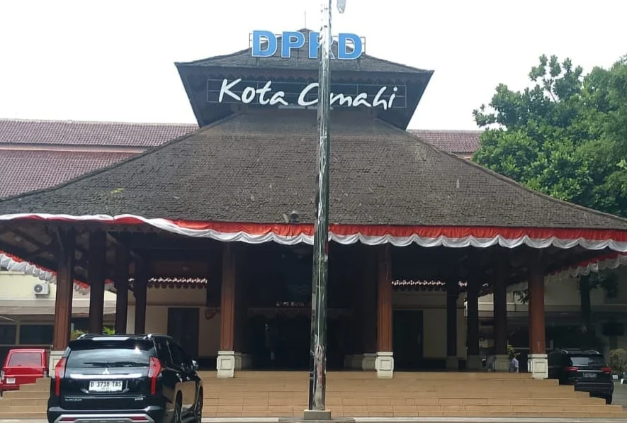 Ketua DPC PPP Kota Cimahi Agus Solihin bersitegang dengan anggota DPRD dari Fraksi Gerinda Bambang Purnomo. Keduanya ancam akan lapor polisi